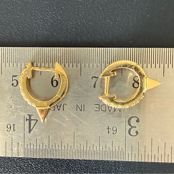 14k gold 💎diamond💎 spike huggie hoops - Picture 11 of 14